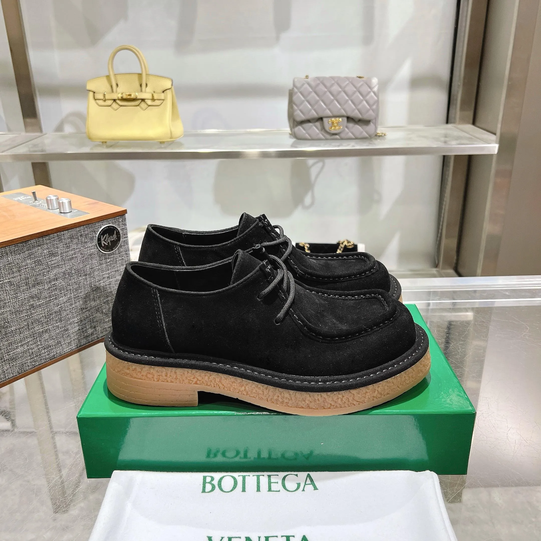[BV] Top P: 740💰Size for couples: 35-44 (Female 40, Male 38 45, custom-made, non-refundable) Bottega Veneta classic Bottega Veneta counter model! Big square head! Strappy deep-mouth shoes! Reproduction of the original board! The feet are super domineering! Original molded outsole! High-grade mercerized cow velvet! Solid color Niuli!